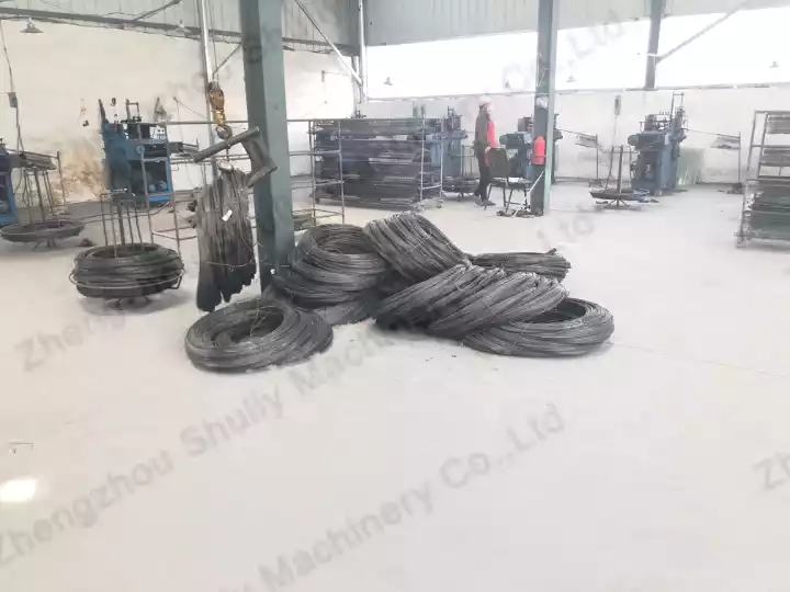 Завод по производству машин для покрытых проволочных вешалок