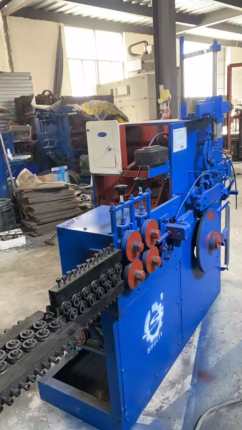 Machine de fabrication de cintres